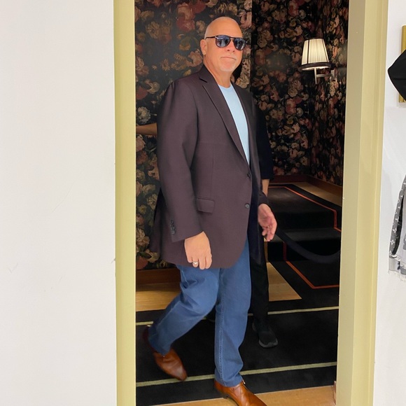 Meet your Posher, Laura 🐝 - Picture 10 of 13